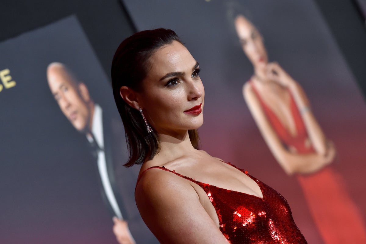 Wonder Woman Star Gal Gadot Turns Villainous As The Evil Queen In A Live Action Snow White Movie