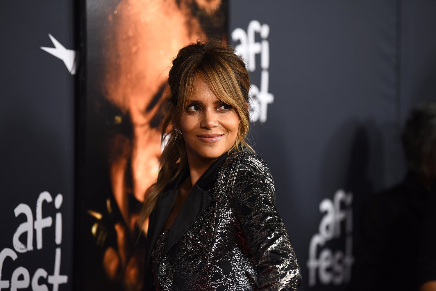 Halle Berry Wants to Remake 'Catwoman' to Be 'More Inclusive of Both Men  and Women'