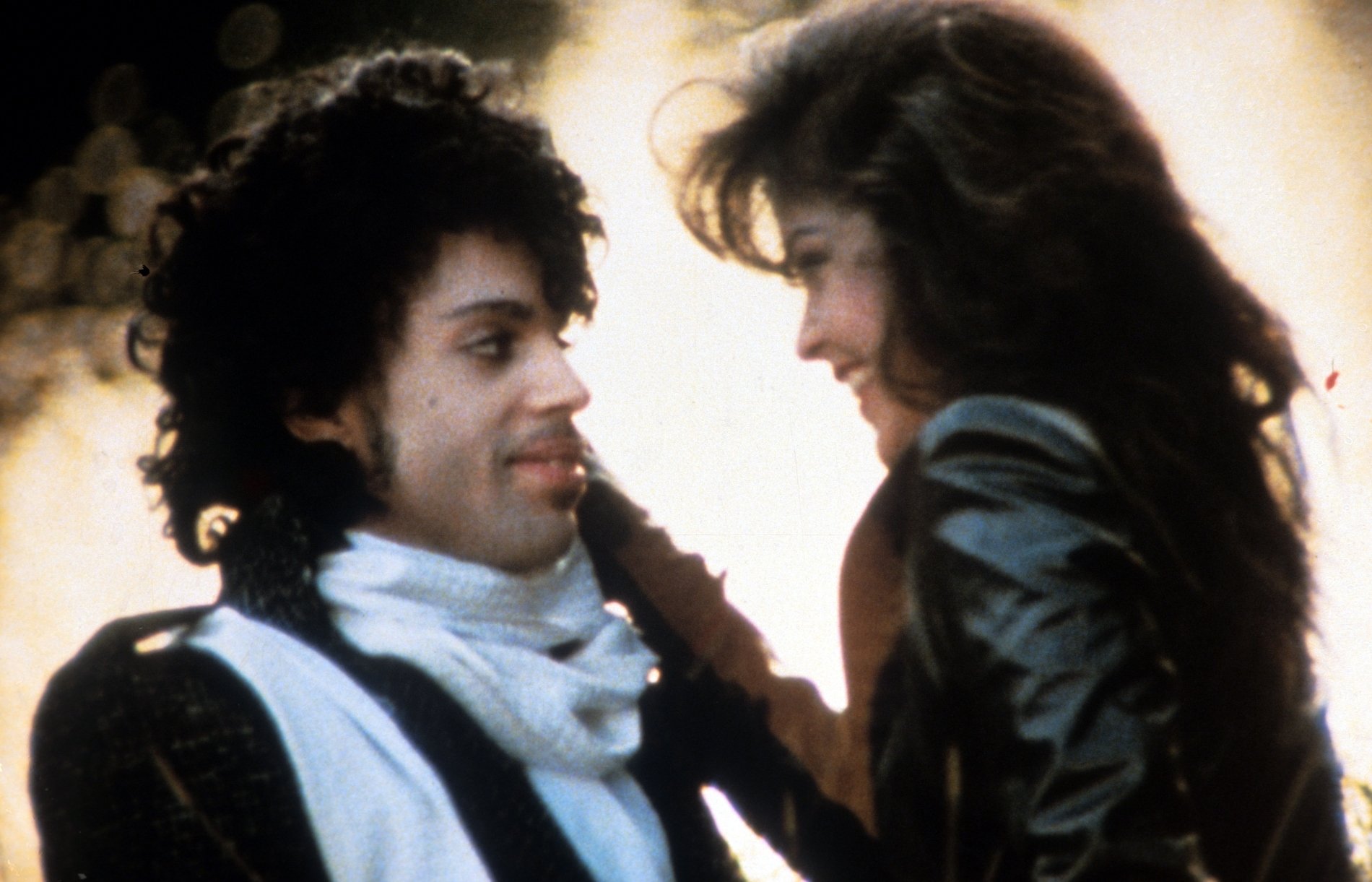 Prince and Apollonia embrace in 'Purple Rain'