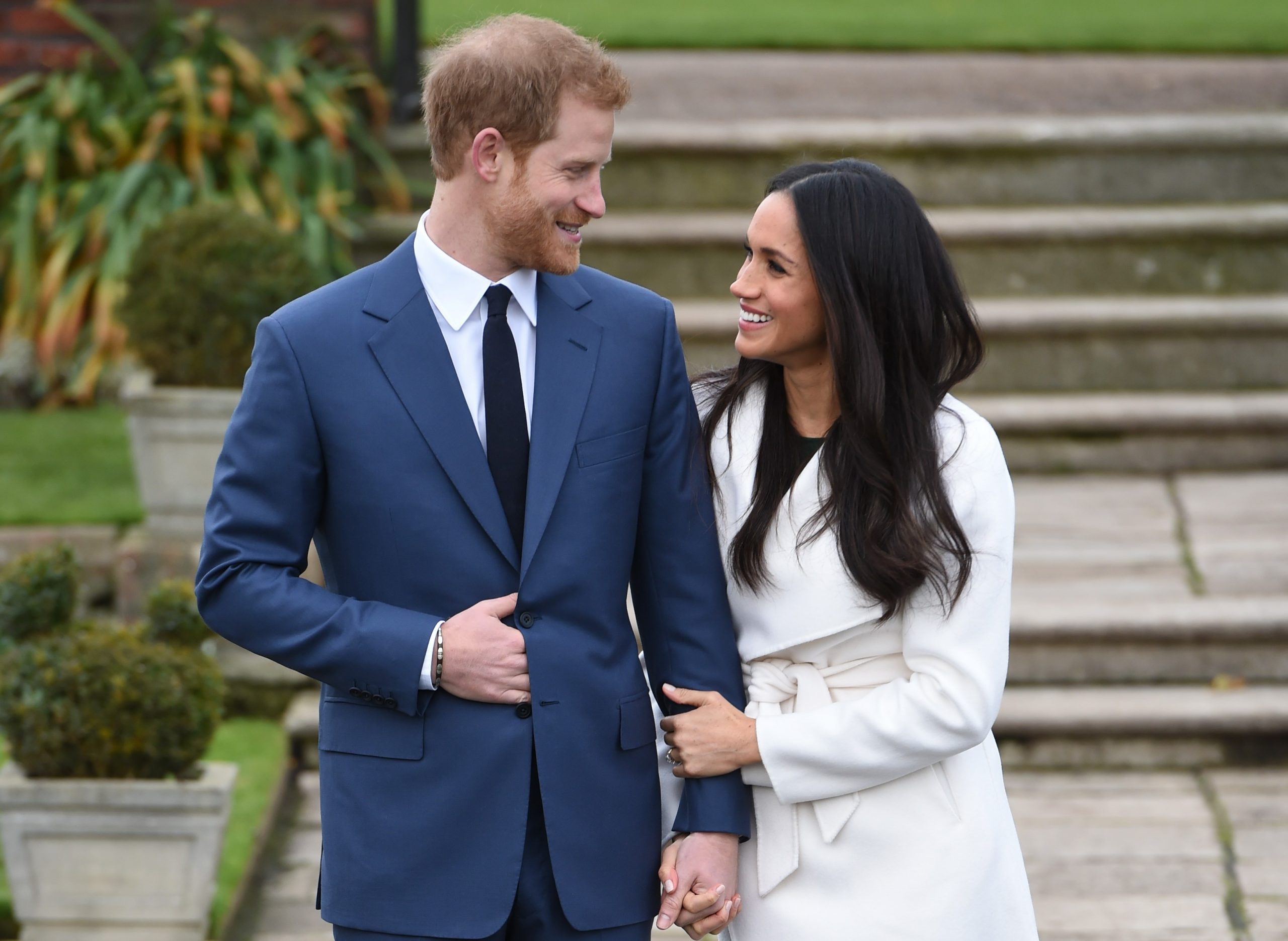 The Reason Meghan Markle And Prince Harry Always Hold Hands In Public According To Body 