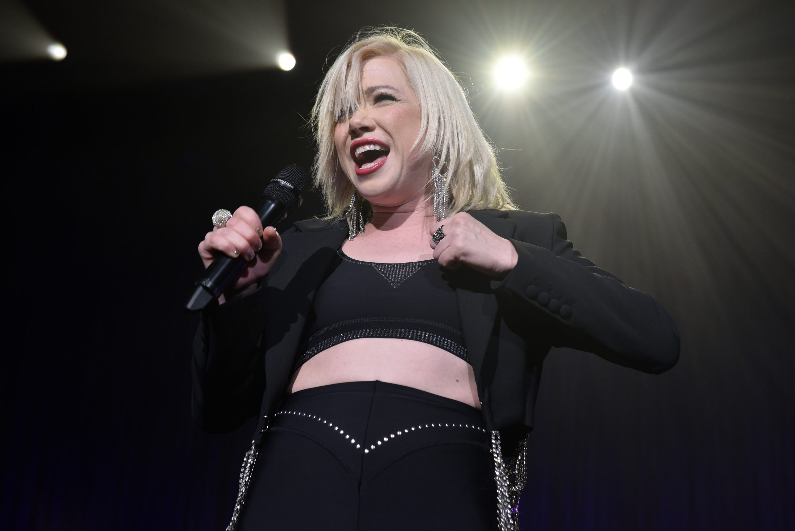 Carly Rae Jepsen sings Everywhere You Look theme song for Full House  sequel -- listen