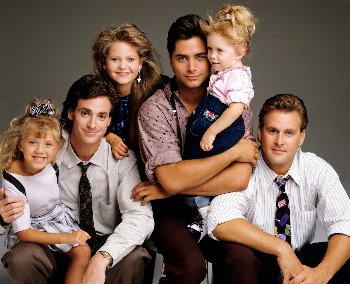 UNITED STATES - SEPTEMBER 12: FULL HOUSE - Season Three - Gallery - 9/12/89Jodie Sweetin, Bob Saget, Candace Cameron, John Stamos, Mary Kate/Ashley Olsen, Dave Coulier pose together for "Full House."