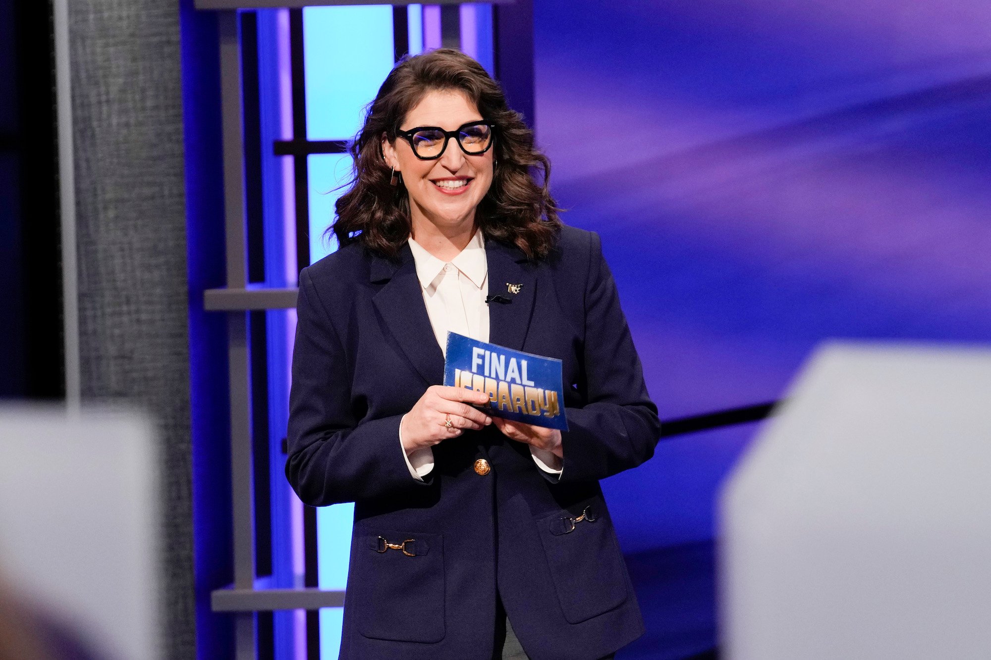 'Jeopardy!': Mayim Bialik Endeared Herself To The Crew With 1 Habit