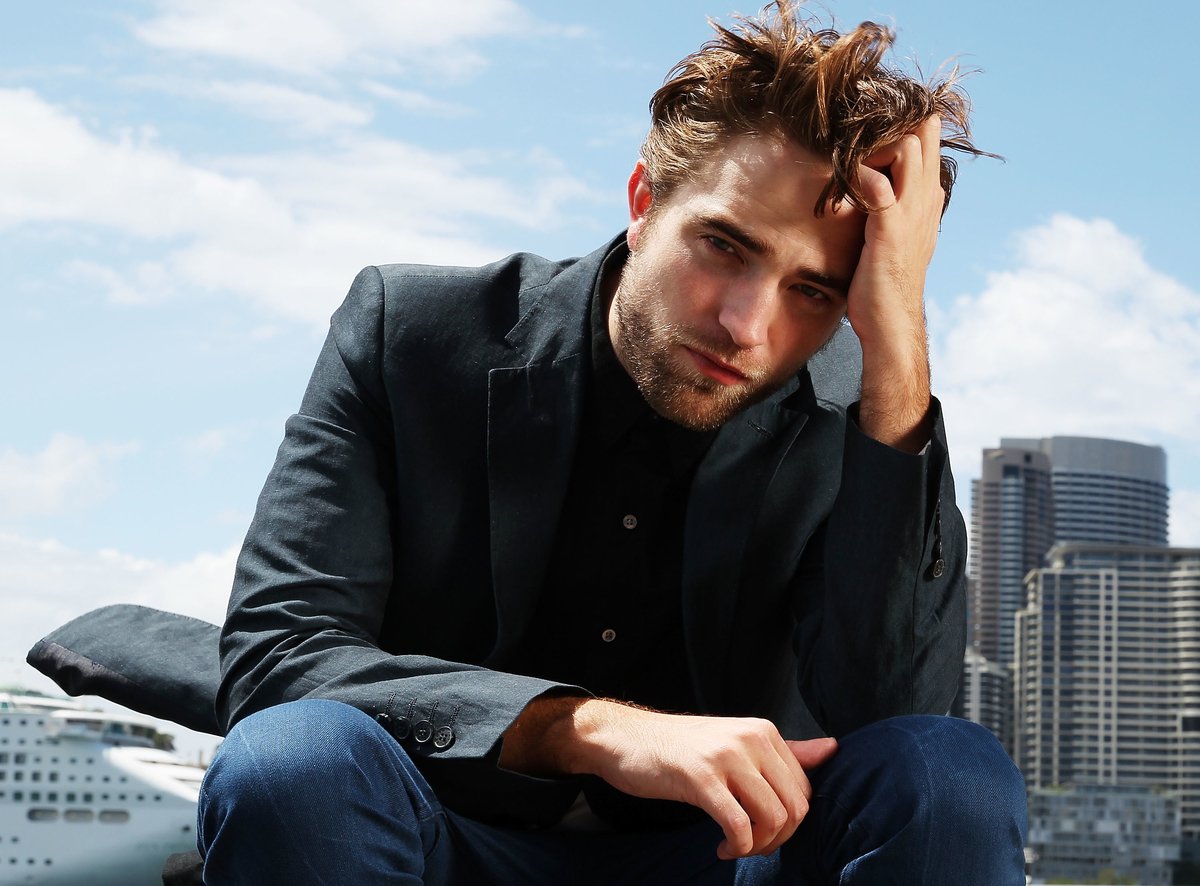 'The Batman' Actor Robert Pattinson Couldn't Believe Andrew Garfield and  Eddie Redmayne's Skills in Auditions