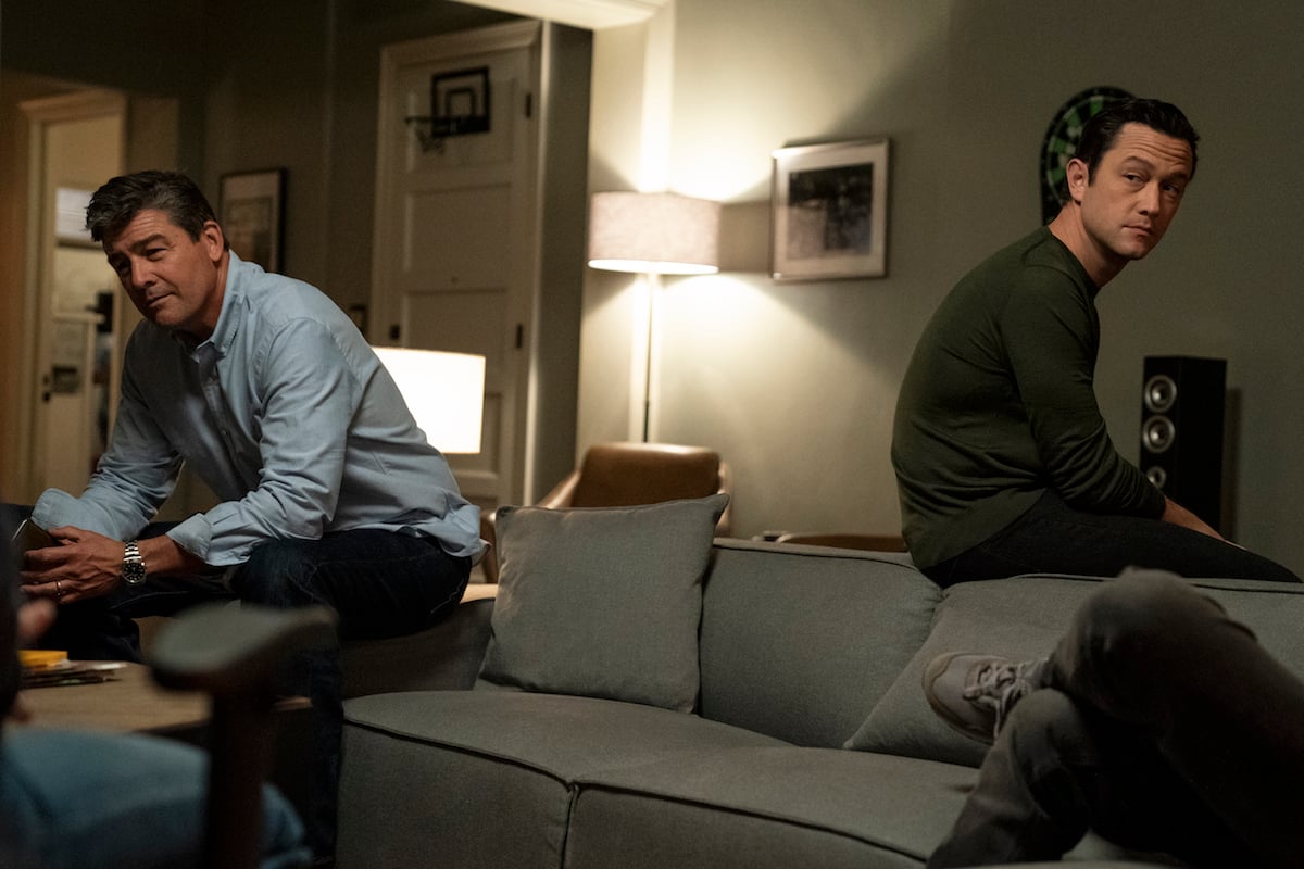 Kyle Chandler and Joseph Gordon-Levitt sitting on opposite ends of a couched in 'Super Pumped: The Battle for Uber'