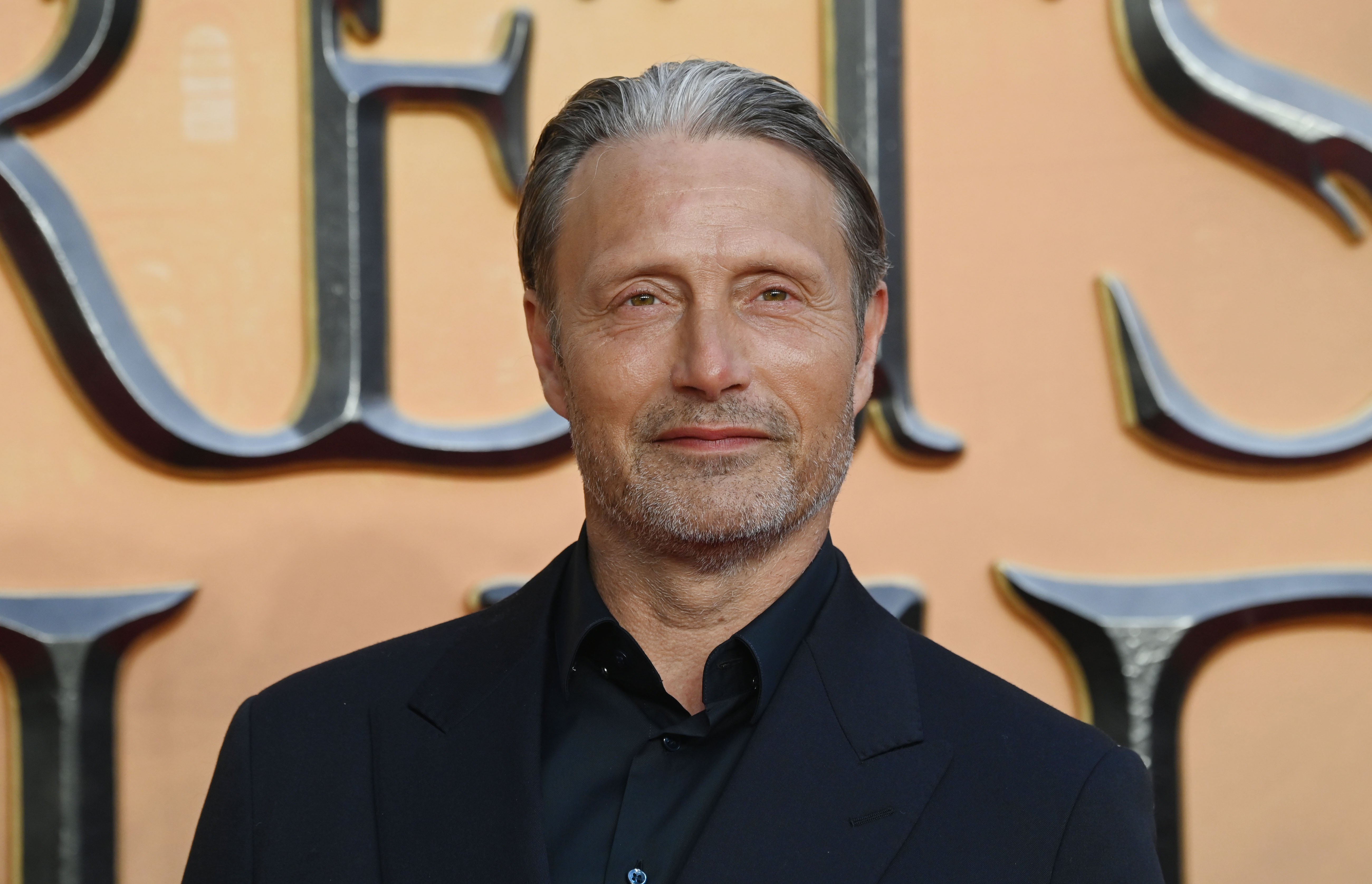 ‘Fantastic Beasts 3’ Actor Reveals Which Hogwarts House Mads Mikkelsen ...