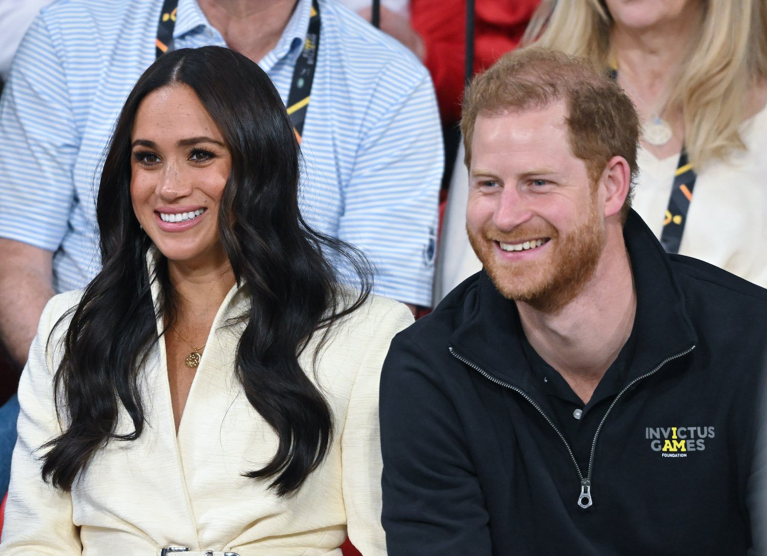 Body Language Expert Points Out Prince Harrys Sexual Gesture In Photo With Meghan Markle