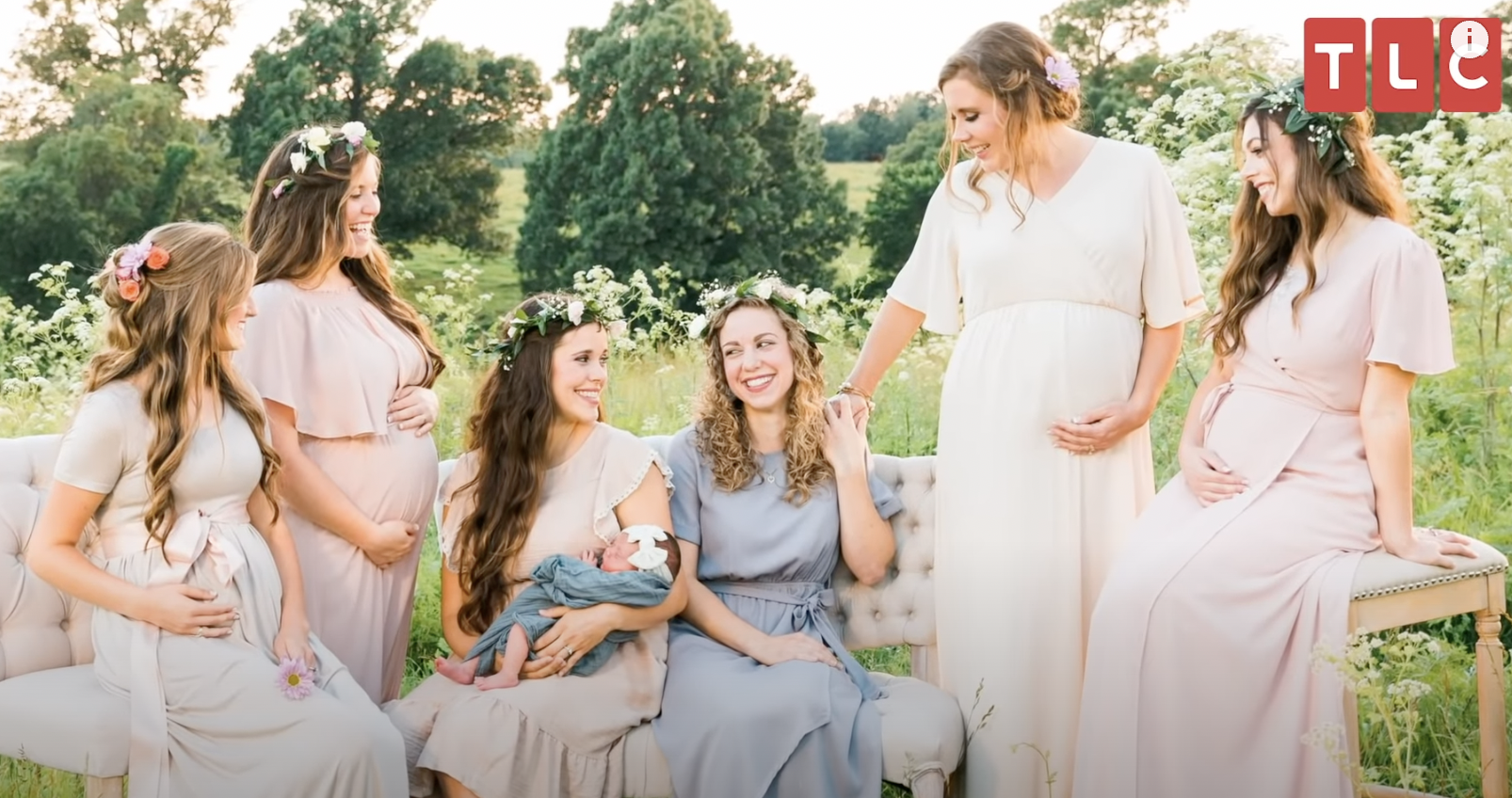 New Photo Sparks Duggar Family Pregnancy Rumors After Vow Renewal