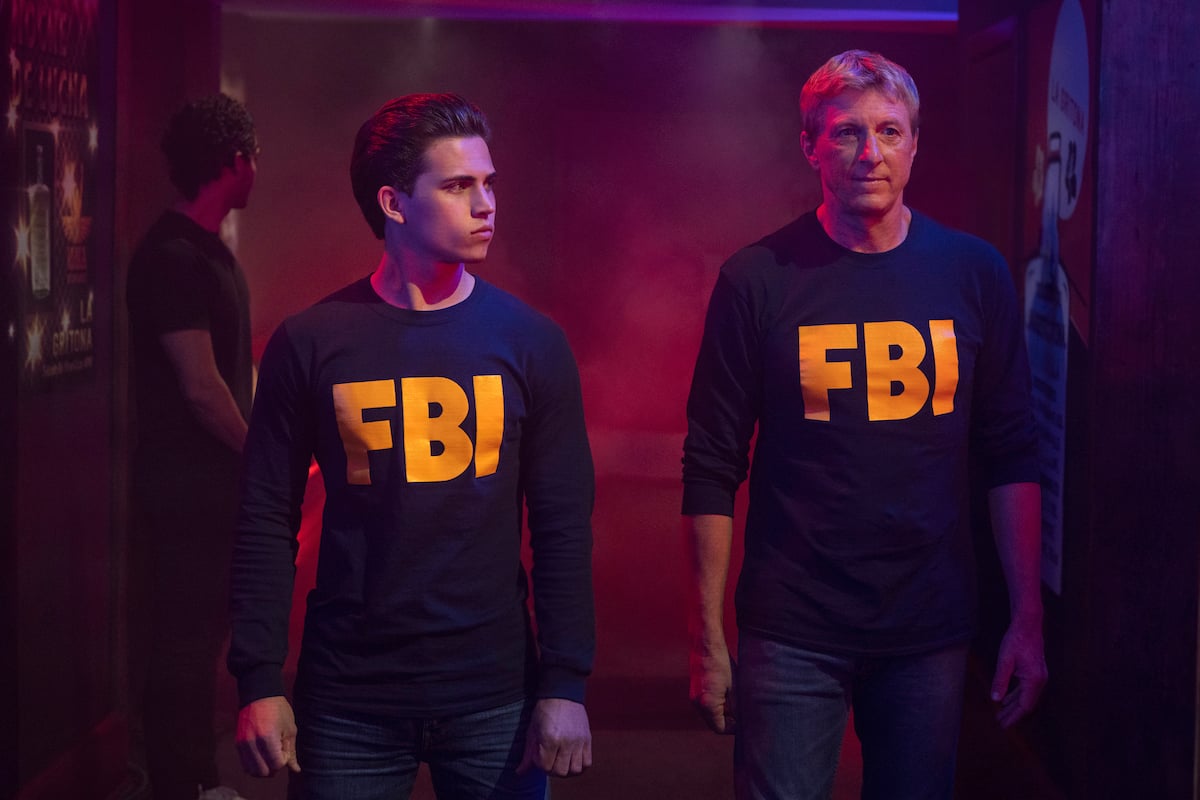 Johnny dan Robby Mengenakan Kemeja FBI di Cobra Kai Musim 5