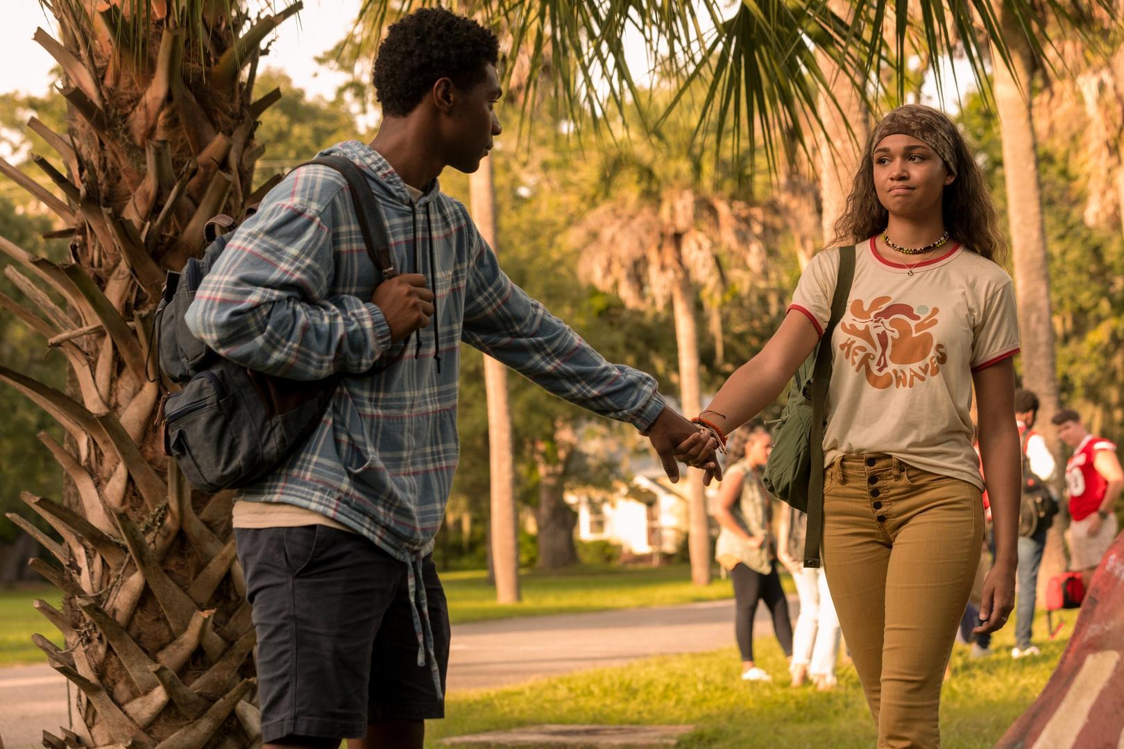 'Outer Banks' Season 3: J.J. And Kiara Romance Has Potential In New ...