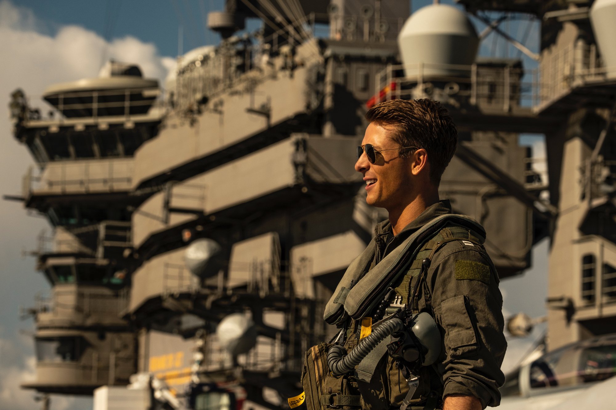 top-gun-maverick-fans-celebrate-first-day-of-summer-with-hunky