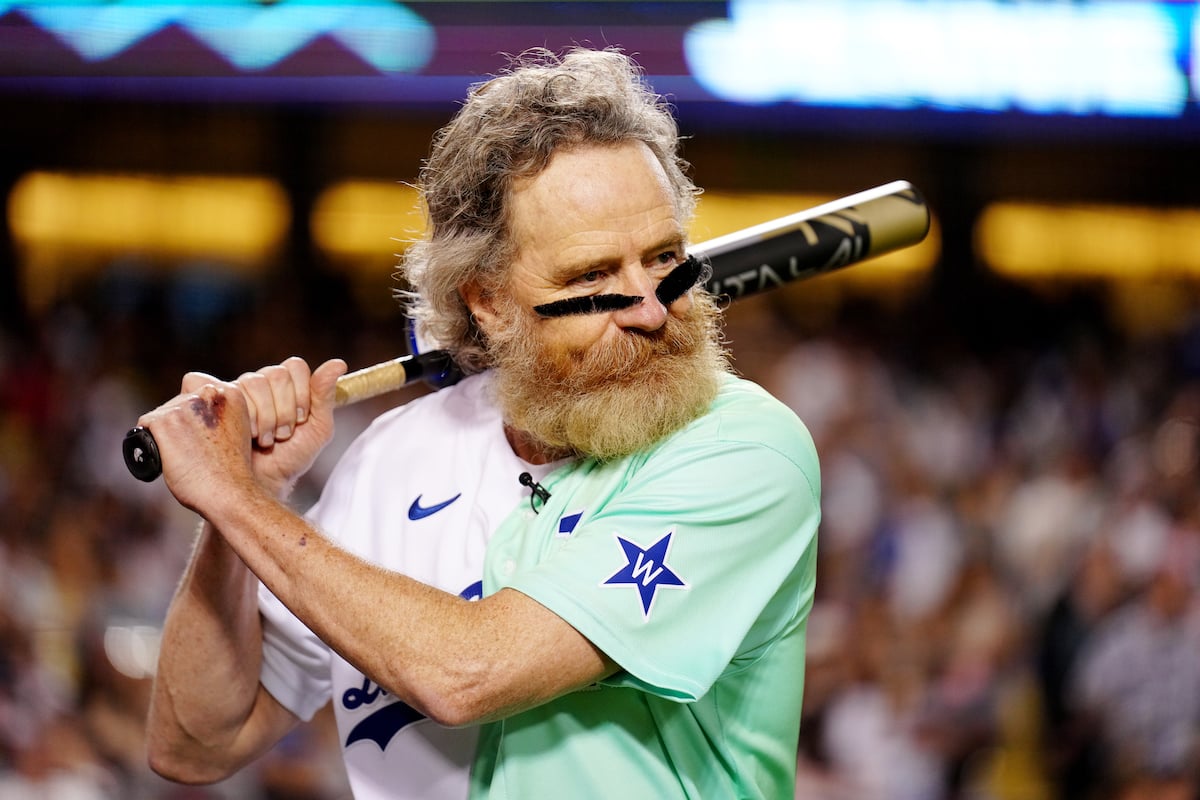 Bryan Cranston Was The 1st Celebrity To Be Kicked Out Of The Mlb Celebrity Softball Game
