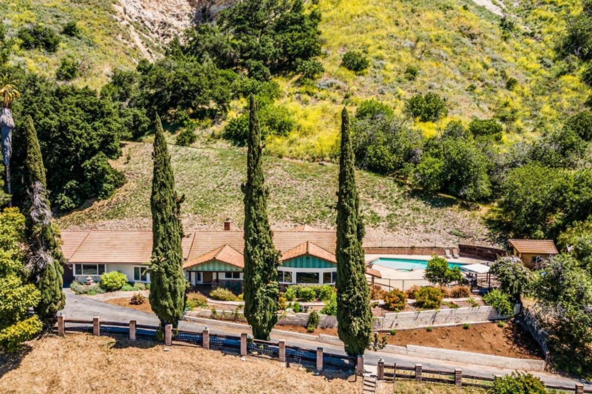 Inside Johnny Cashs Ojai Valley Sanctuary That The Man In Black Helped