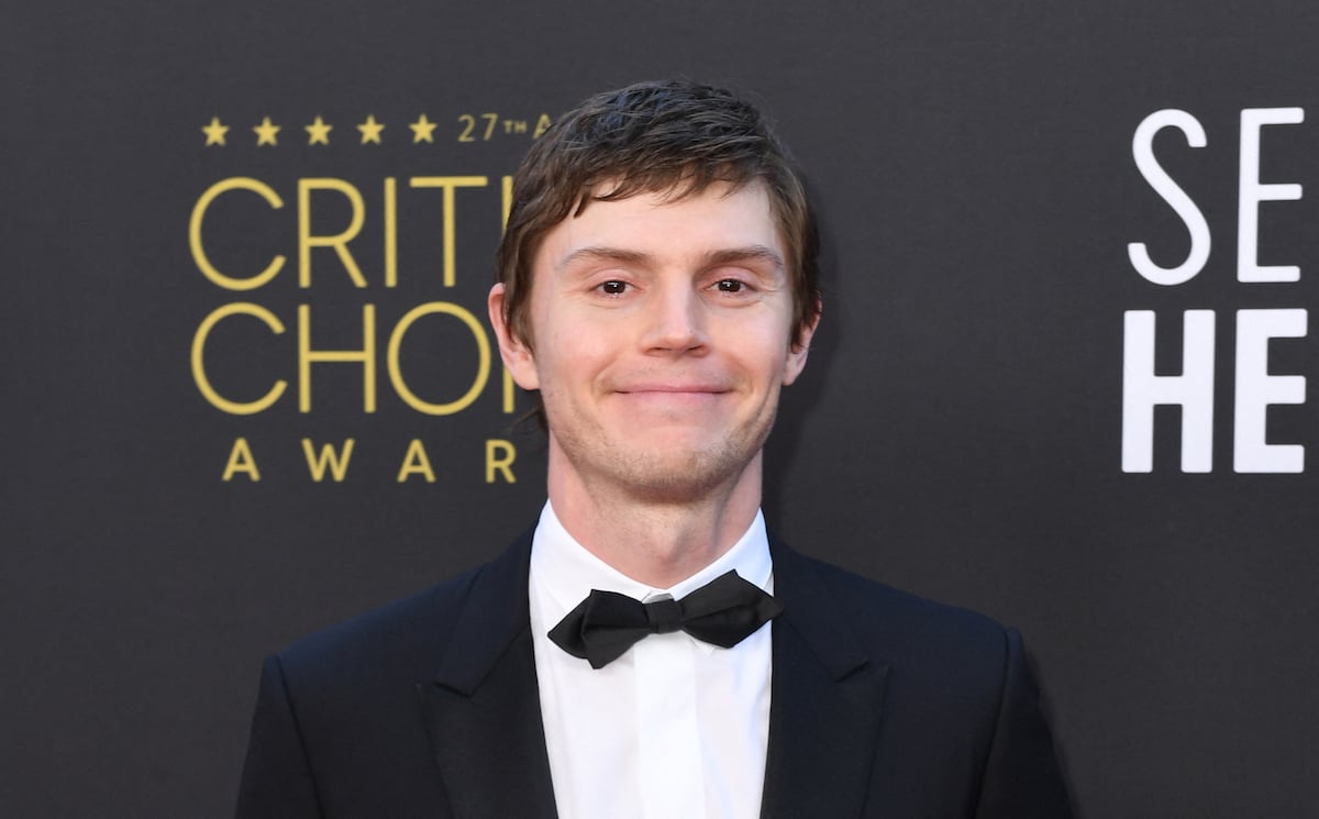 Evan Peters As Jeffrey Dahmer In Netflix Series Seen In First