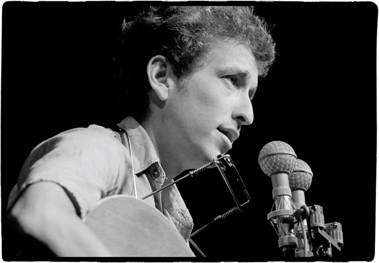 Bob Dylan Got Booed While Accepting an Award: 'They Looked at Me Like I ...