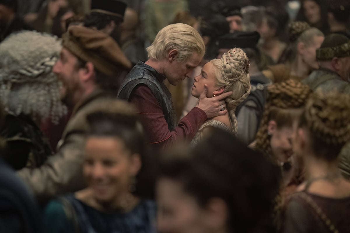 'House of the Dragon': Daemon (Matt Smith) holds Rhaenyra (Milly Alcock)'s chin in a crowd