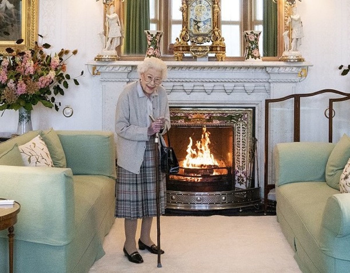 See the Final Portrait of Queen Elizabeth II