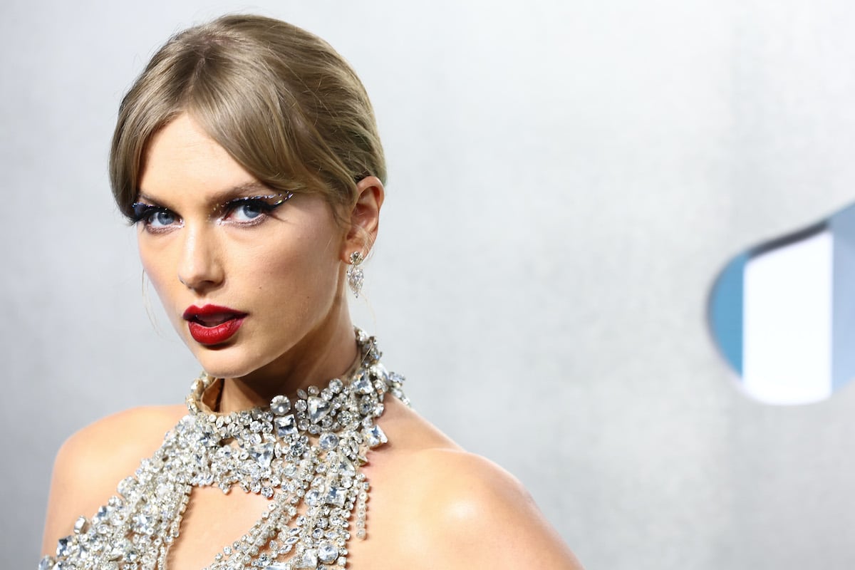 Taylor Swift's record deal: what it means for the industry, her image - Vox