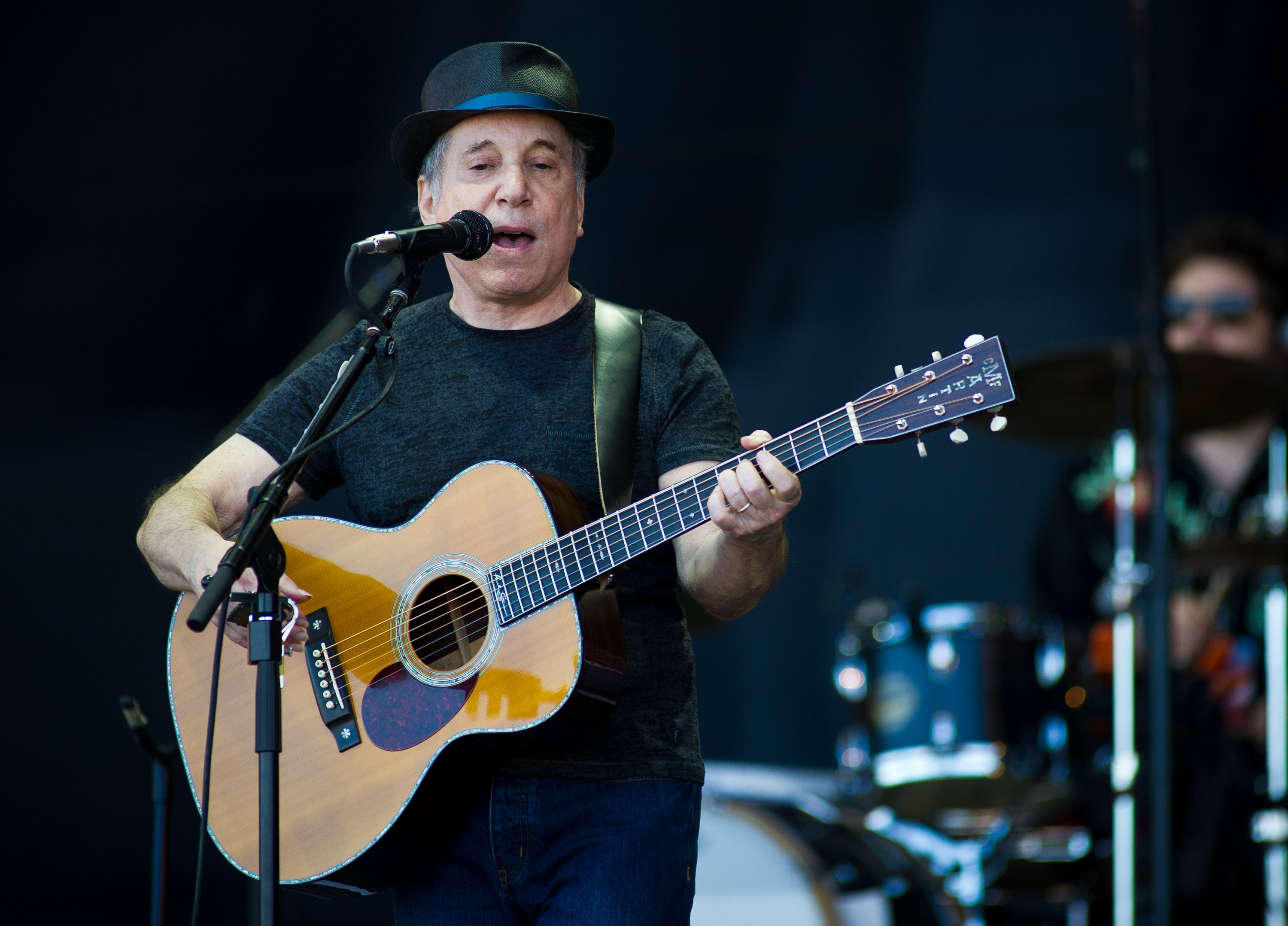 Paul Simon plays his guitar.