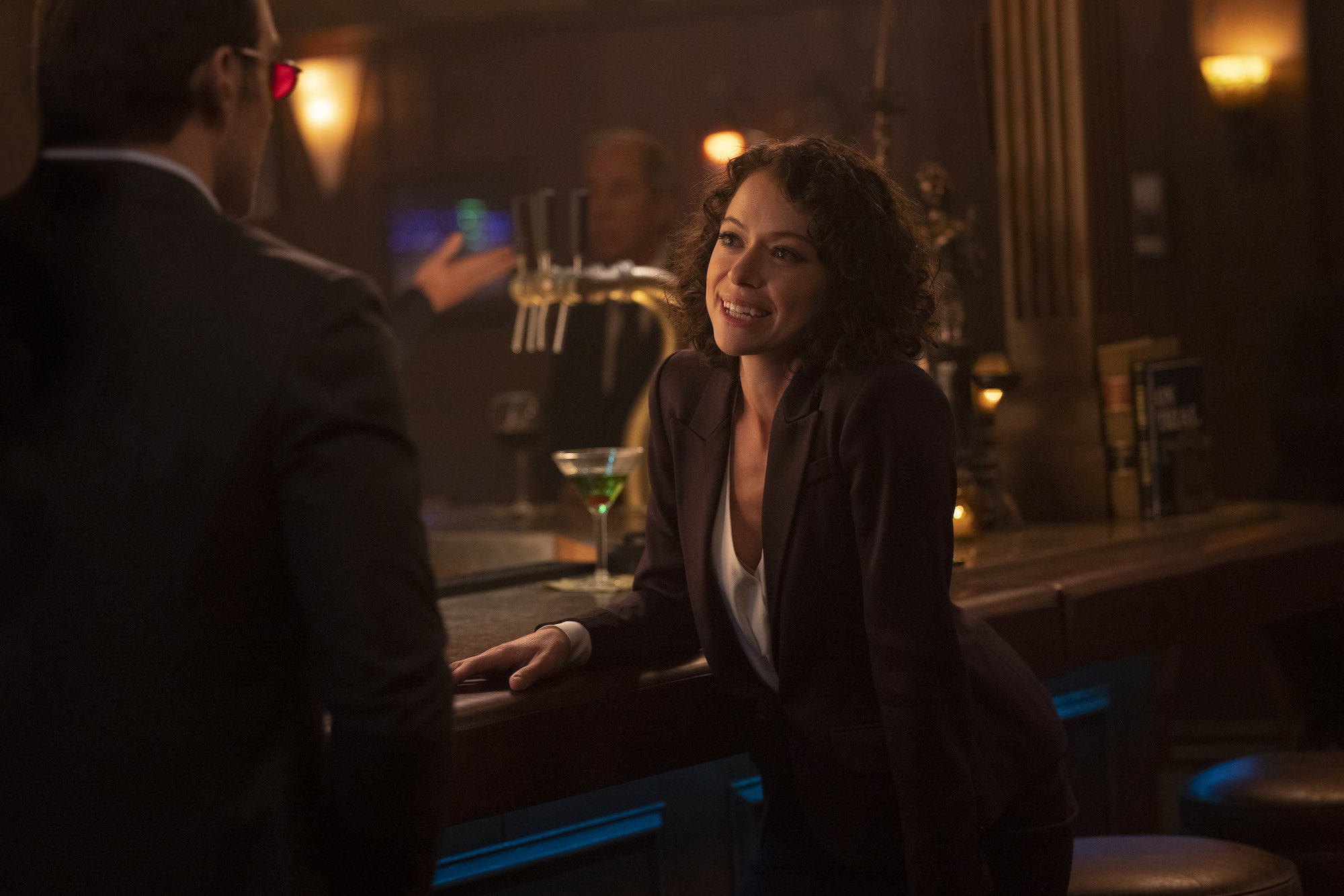 Charlie Cox as Daredevil/Matt Murdock and Tatiana Maslany as Jennifer Walters/She-Hulk in She-Hulk: Attorney At Law