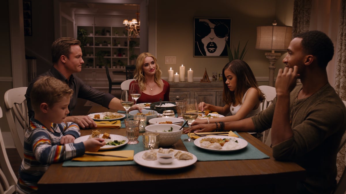 A family sitting around the dinner table in the Netflix series 'Ginny & Georgia'