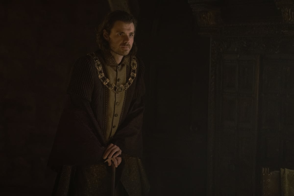 Matthew Needham as Lord Larys Strong in House of the Dragon. Lord Larys leans on his cane.