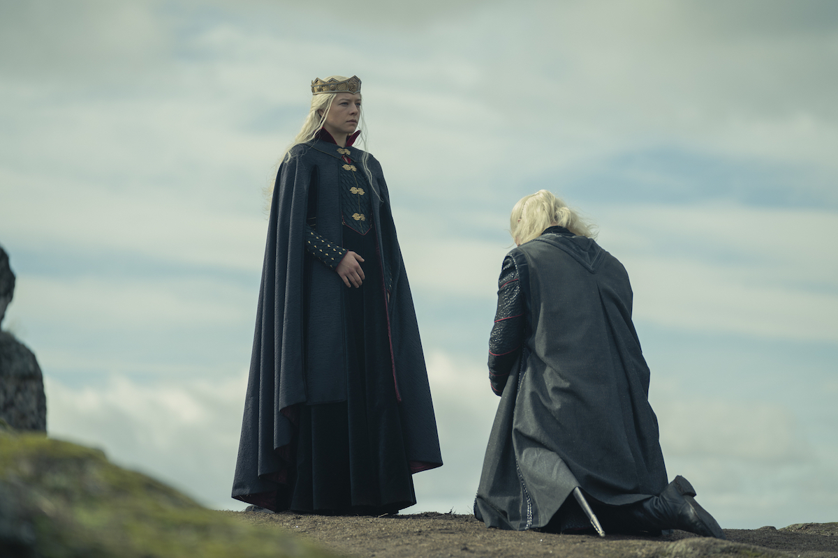 'House of the Dragon': Daemon (Matt Smith) kneels before ruler Rhaenyra (Emma D'Arcy)