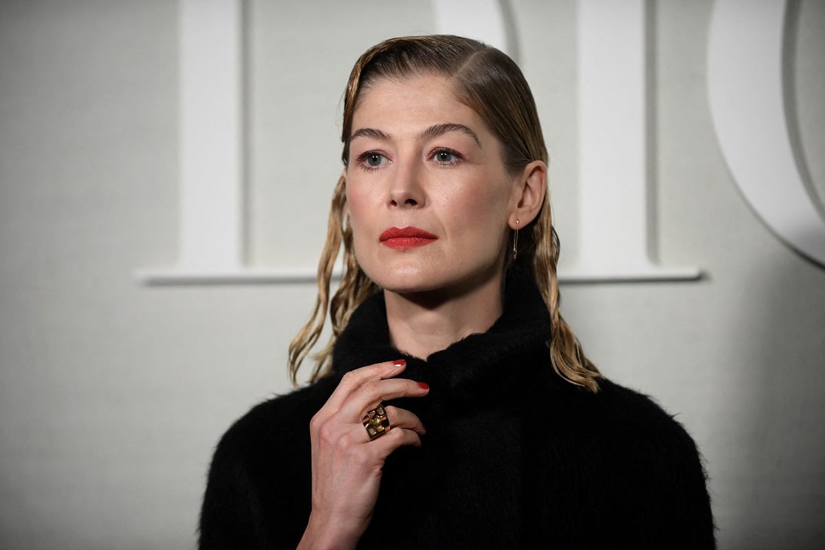 rosamund-pike-once-felt-no-one-respected-her-after-doing-the-james-bond