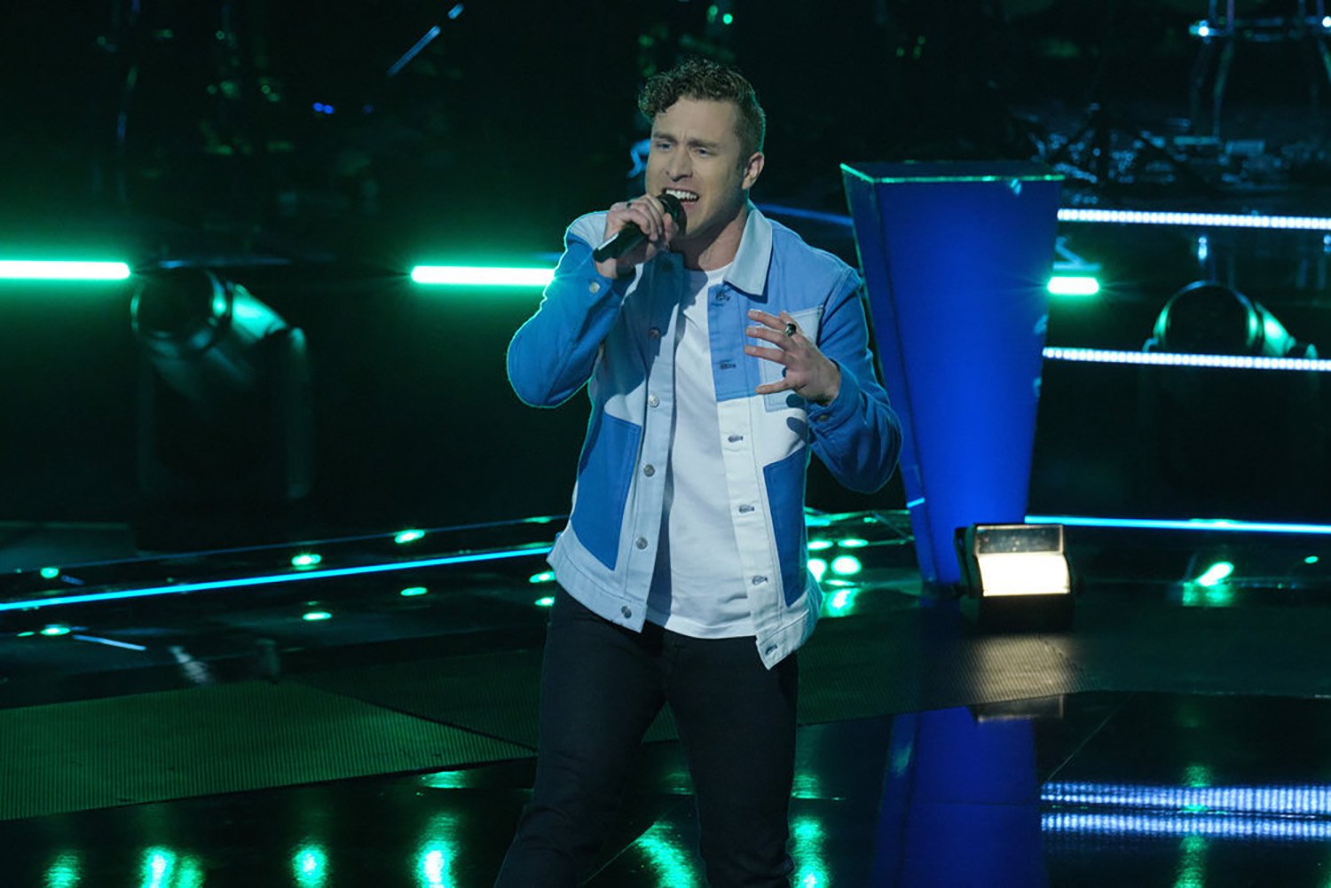 Benny Weag performs on The Voice Season 22 Episode 10.