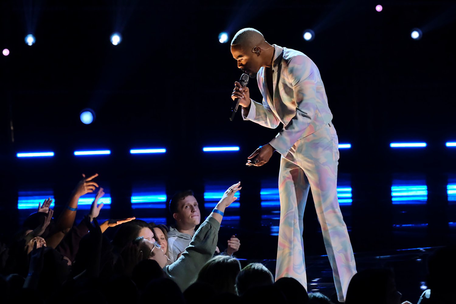 Kevin Hawkins performs on The Voice Season 22.