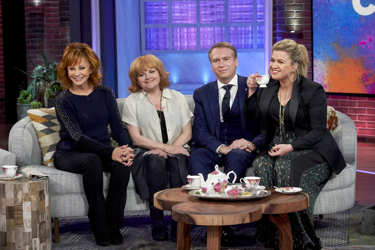 (l-r) Reba McEntire, Lesley Nicol, Grant Harrold, The Royal Butler, Kelly Clarkson on 'The Kelly Clarkson Show'