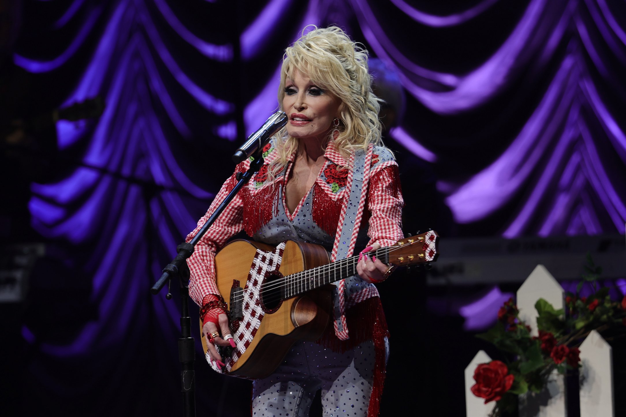 Dolly Parton Wrote 'Jolene' After Witnessing a Real Situation With Her ...