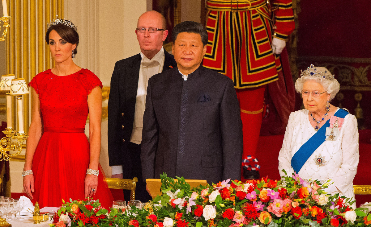 Chinese President Xi Jinping (C) stands between Britain's Kate Middleton, then Duchess of Cambridge, (L) and Britain's Queen Elizabeth II during State Banquet at Buckingham Palace in London, on October 20, 2015, on the first official day of Xi's state visit. Chinese President Xi Jinping arrived for a four-day state visit as the government of Prime Minister David Cameron seeks stronger trade ties with the world's second-largest economy