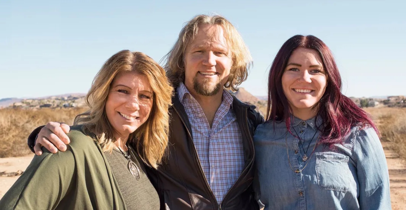 Meri Brown, Kody Brown, and their child, Leon Brown, posing together for 'Sister Wives' on TLC.