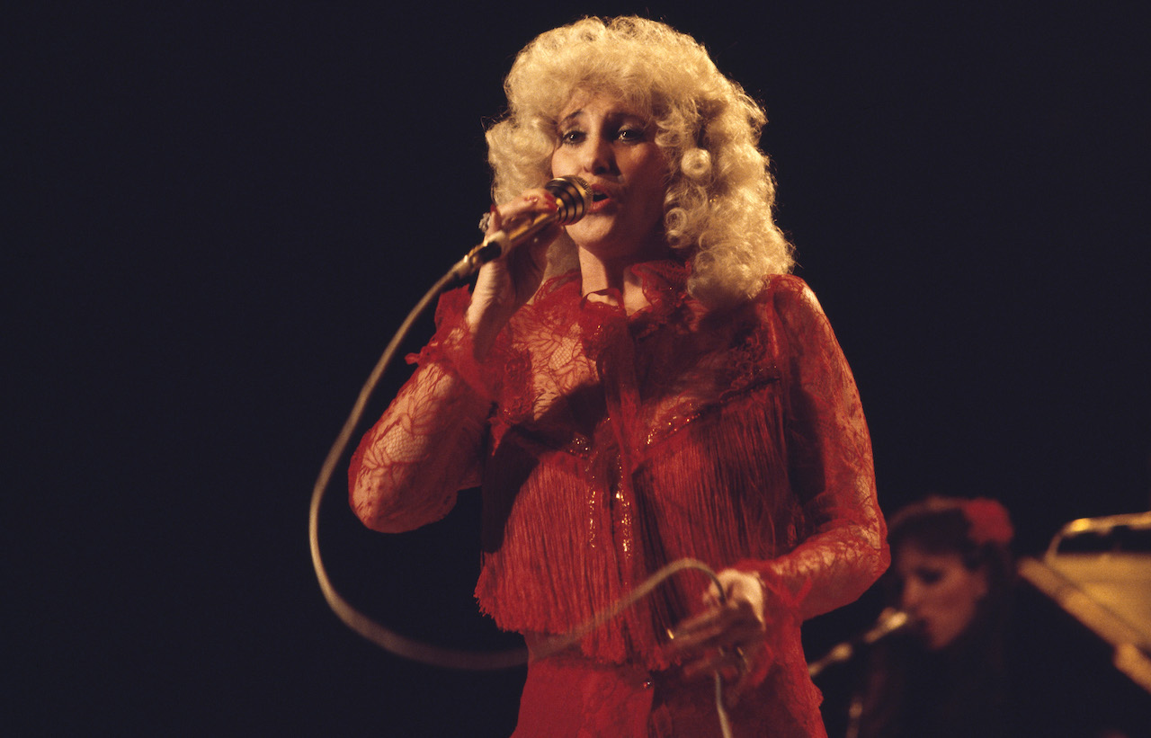 'it Was Just Easy': Tammy Wynette's Hairstylist Shares Secrets About Wigs