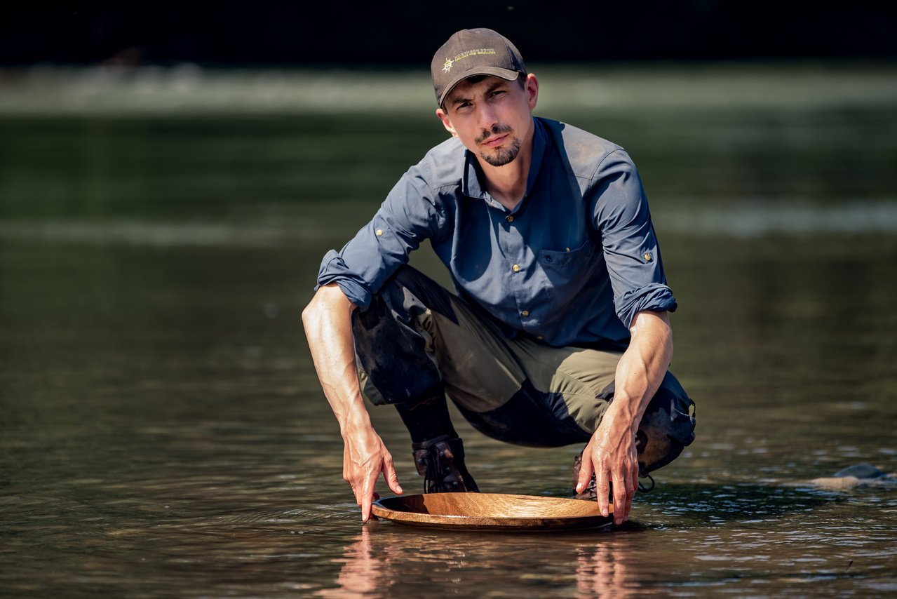 Parker Schnabel Digs For Treasure In New Season Of Gold Rush Parkers Trail 3382