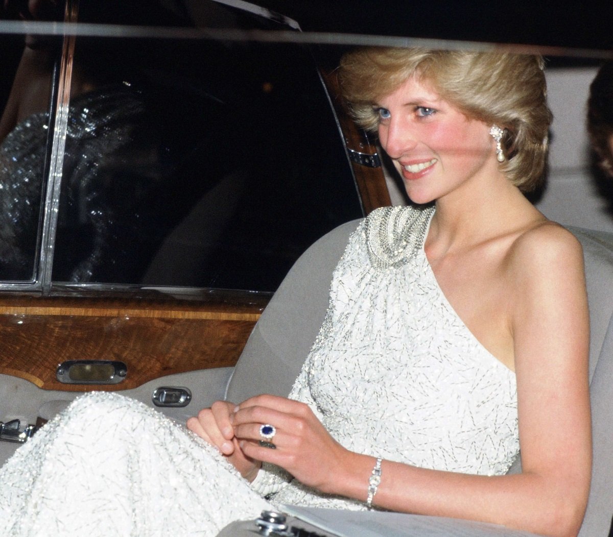 Princess Diana arriving a car to a gala dinner held at the National Gallery in Washington D.C.