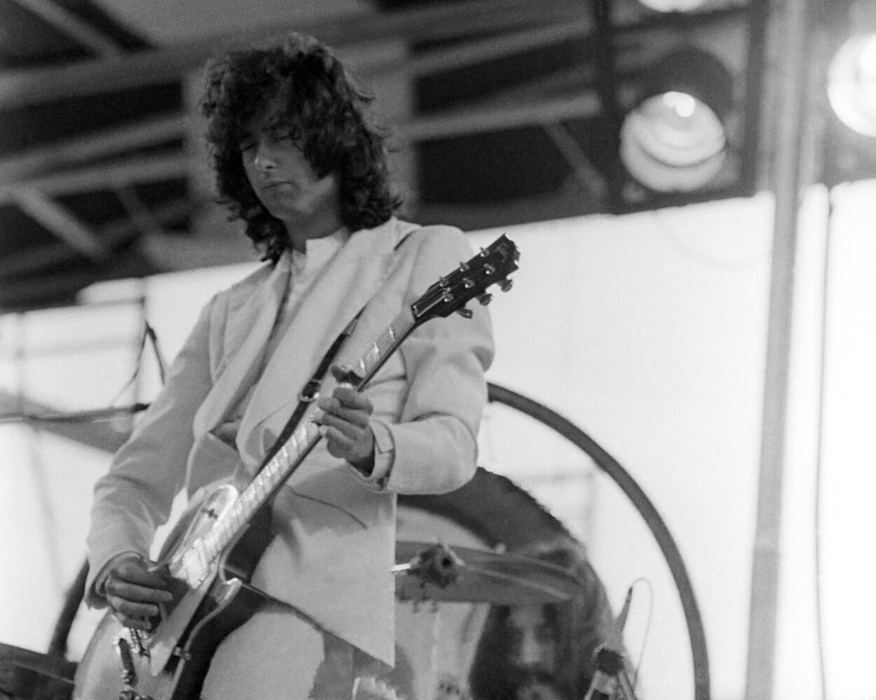 Led Zeppelin: 'The Ocean' Has 1 of Jimmy Page's Most Underrated Guitar ...