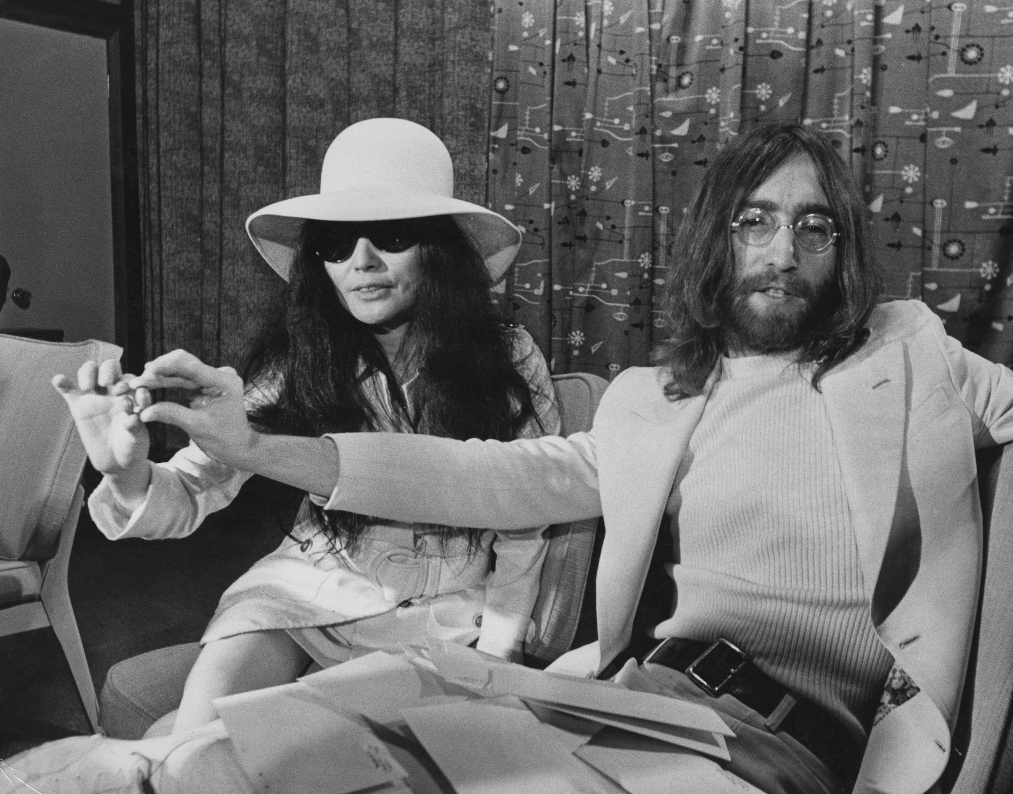 Yoko Ono and John Lennon at a press conference in London