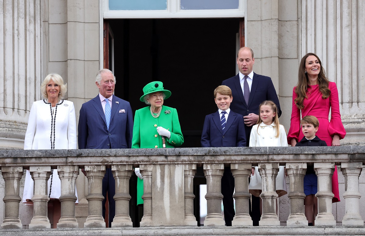 The late Queen Elizabeth II and other members of the royal family standing on the balcony of Buckingham Palace during the Platinum Jubilee Pageant