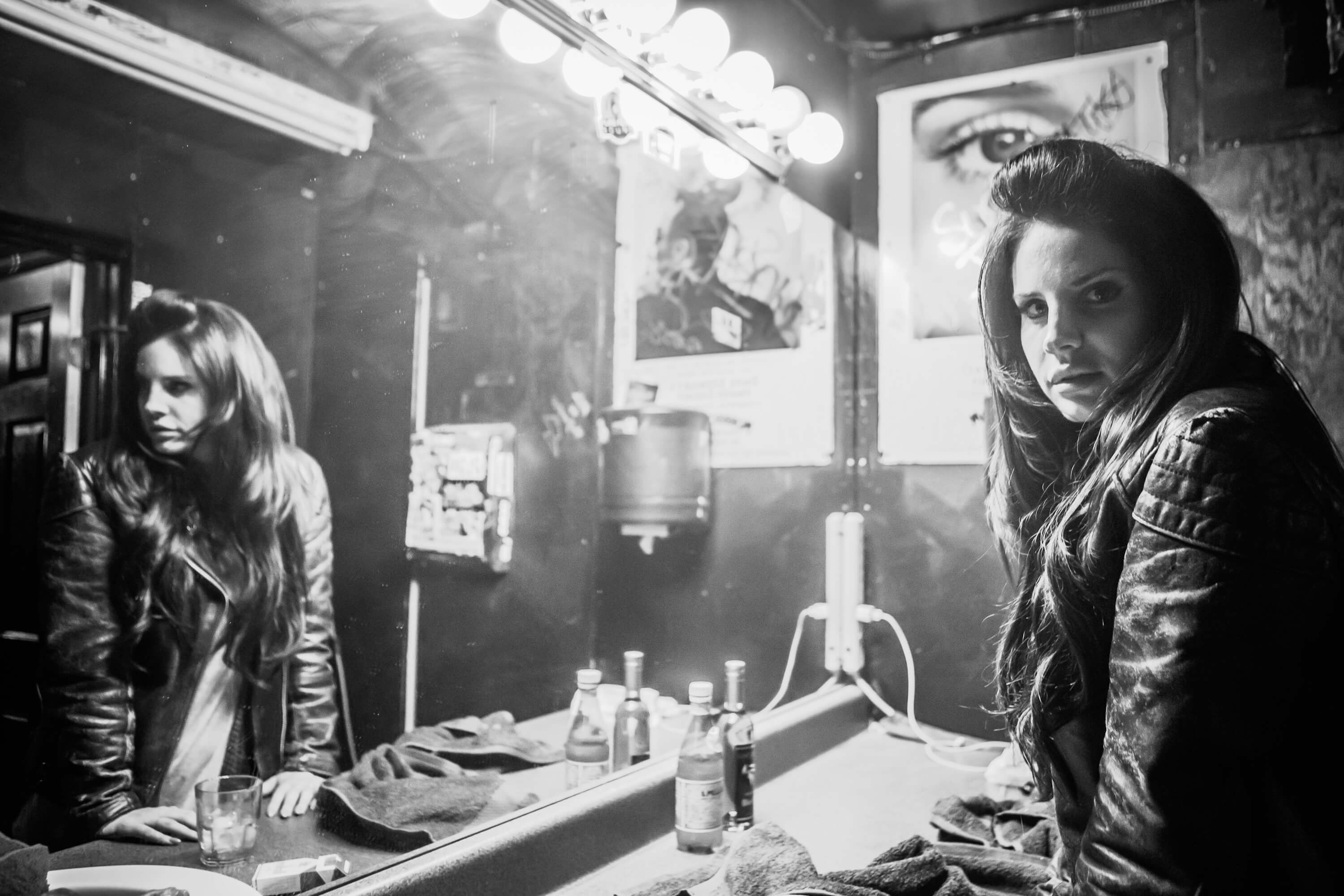 "Say Yes to Heaven" singer Lana Del Rey near a mirror