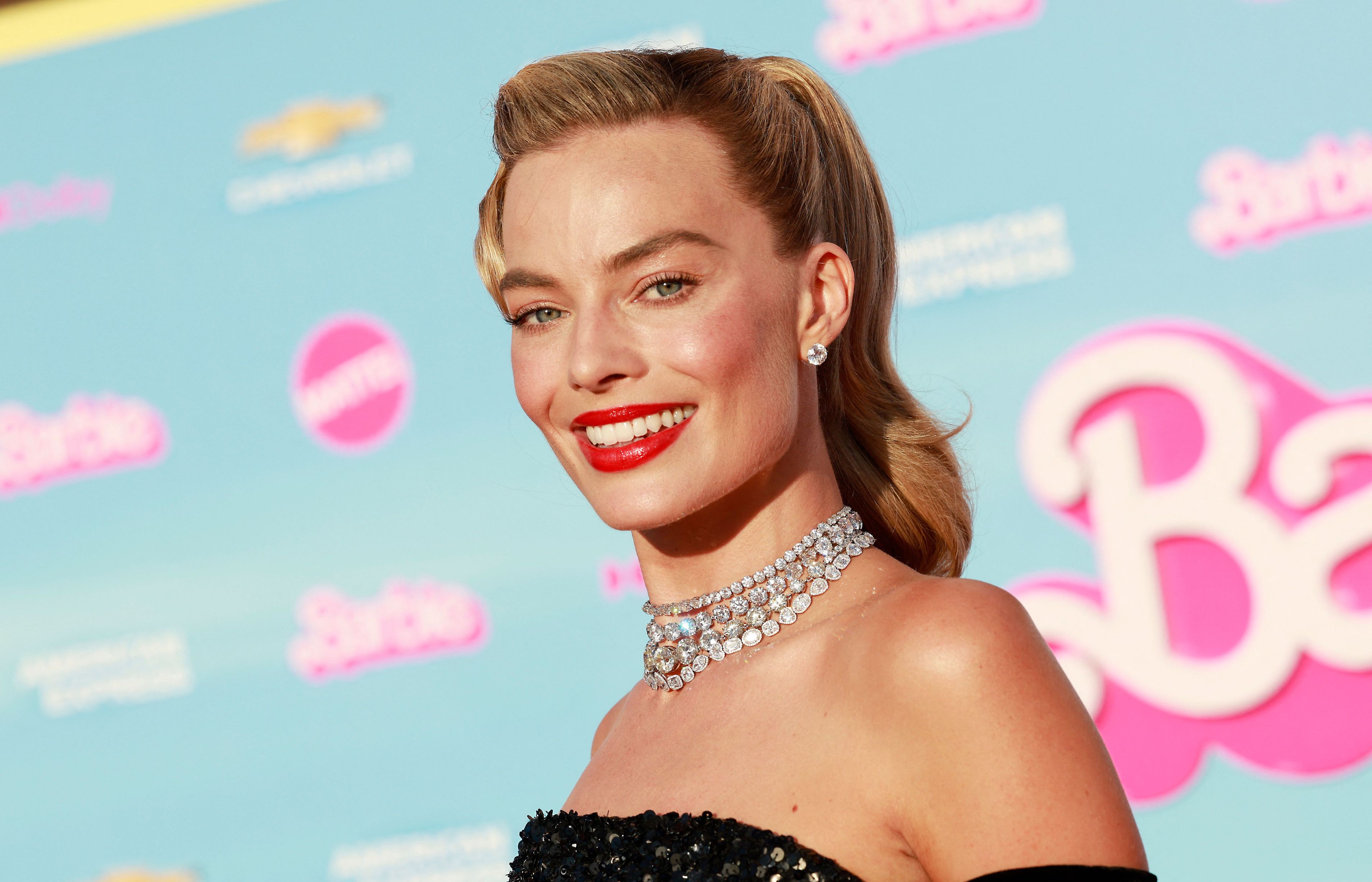 Margot Robbie, Articles and Latest News