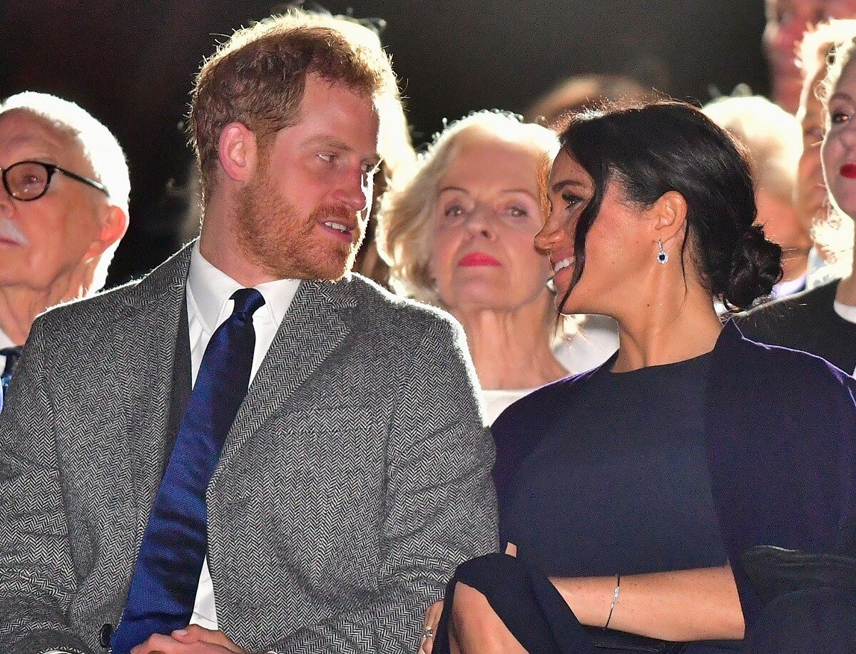 Body Language Expert Points Out The Secret Signs Prince Harry And Meghan Markle Use To 3998