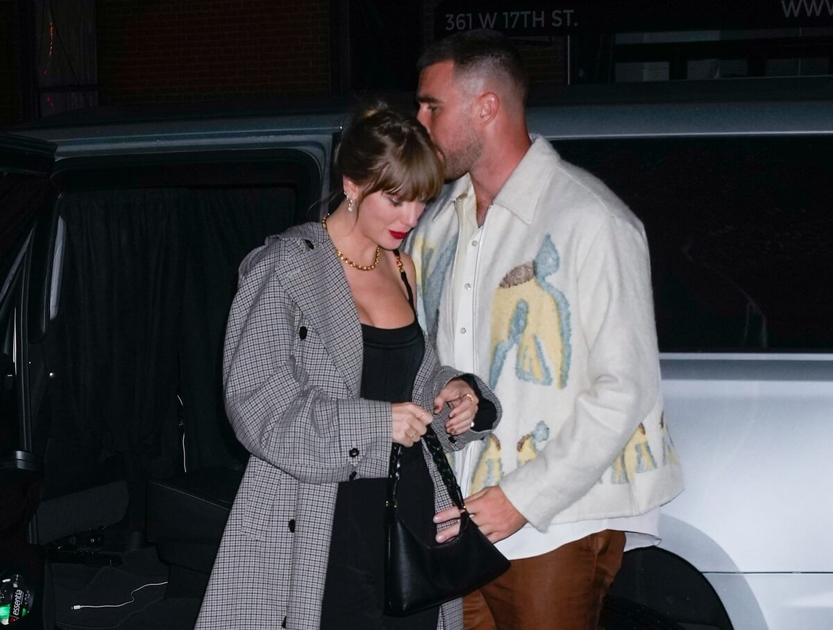 Taylor Swift Travis Kelce Super Bowl Party - Image to u