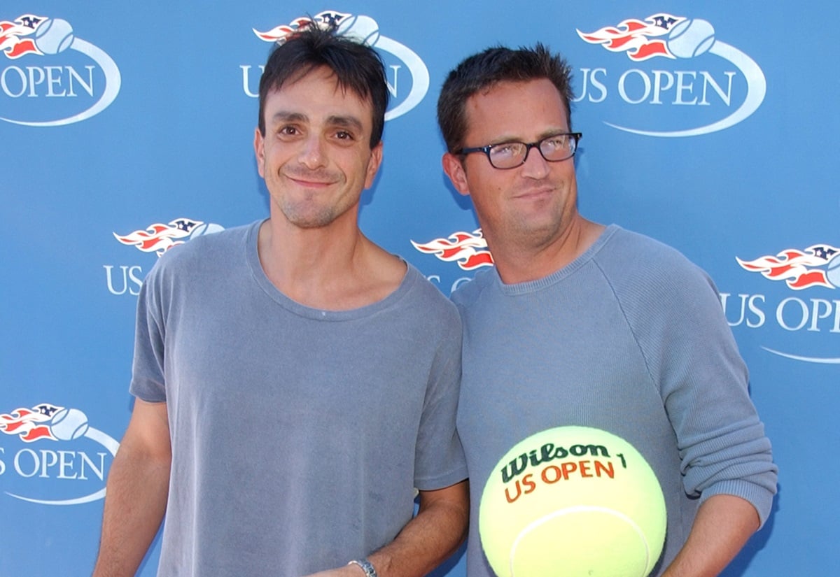 Hank Azaria Credits Matthew Perry With Helping Him Get Sober - NewsFinale