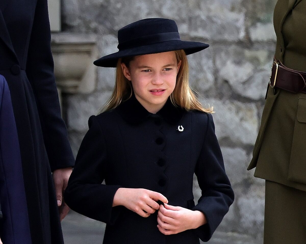 Princess Charlotte’s Startled Reaction When She Realizes Prince George Isn’t Next to Her at Queen Elizabeth’s Funeral Goes Viral