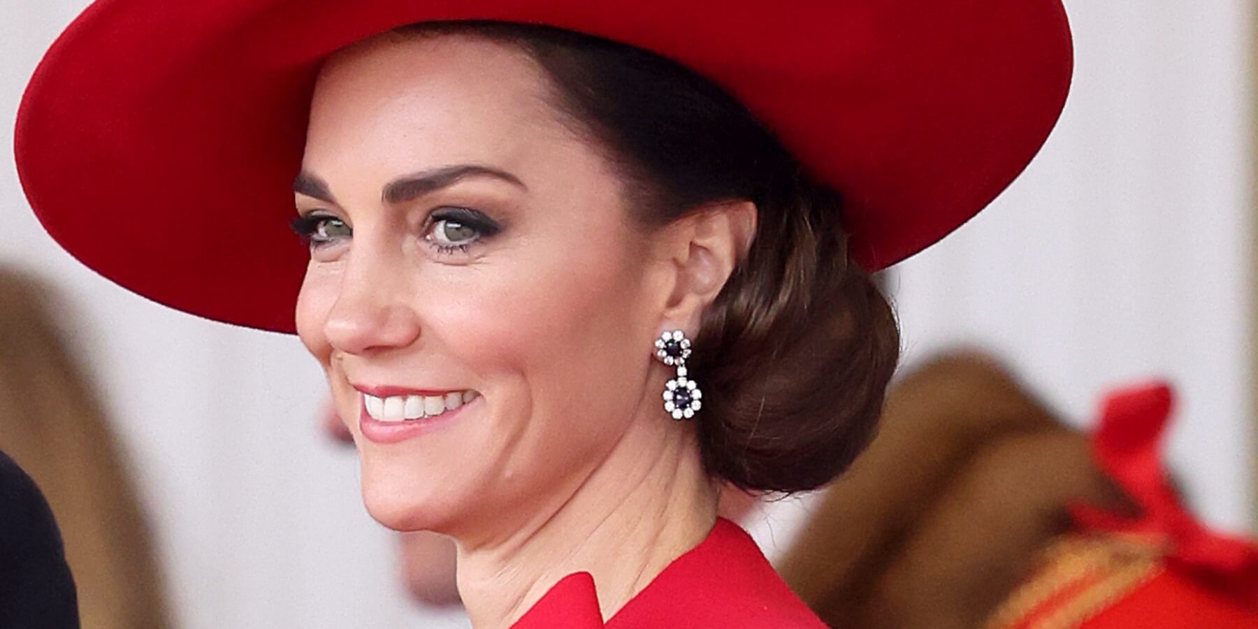 Kate Middleton Shatters Royal Protocol, Shakes Up Queen Elizabeth's 1 ...