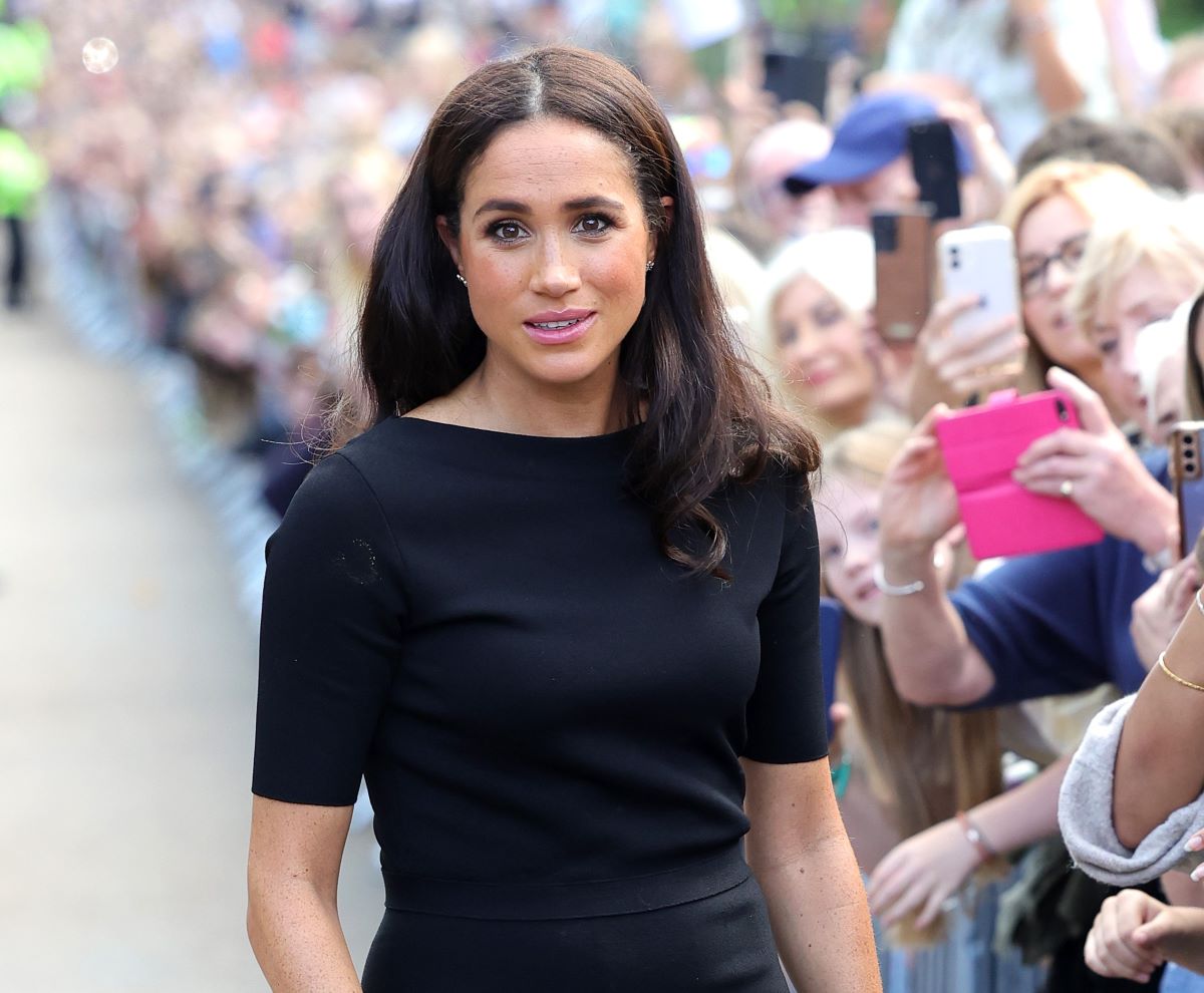 Meghan Markle meets members of the public on the Long Walk at Windsor Castle after viewing flowers and tributes to Queen Elizabeth II