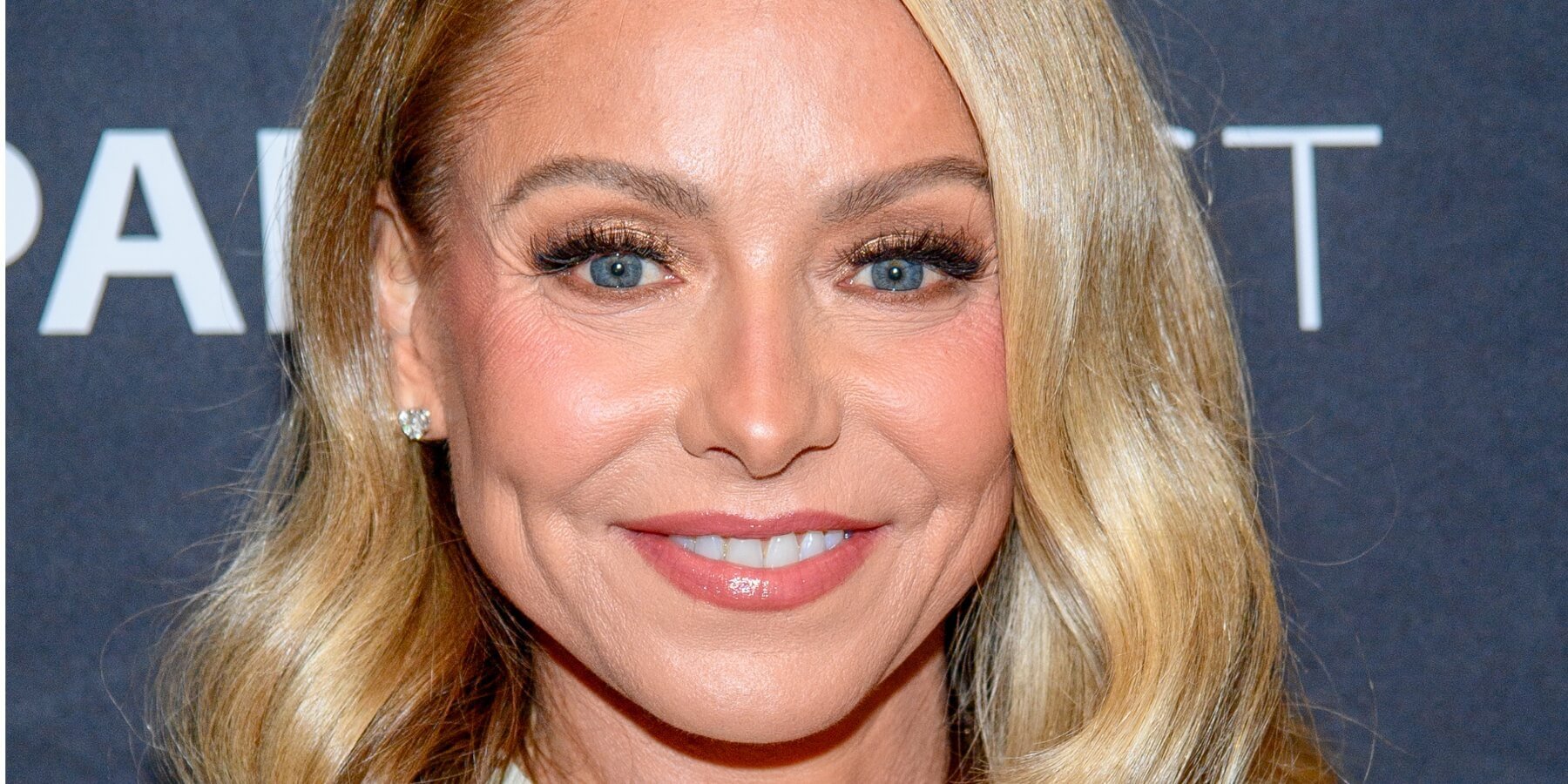 Kelly Ripa's Breathtaking Christmas Tree Makes Its Instagram Debut ...