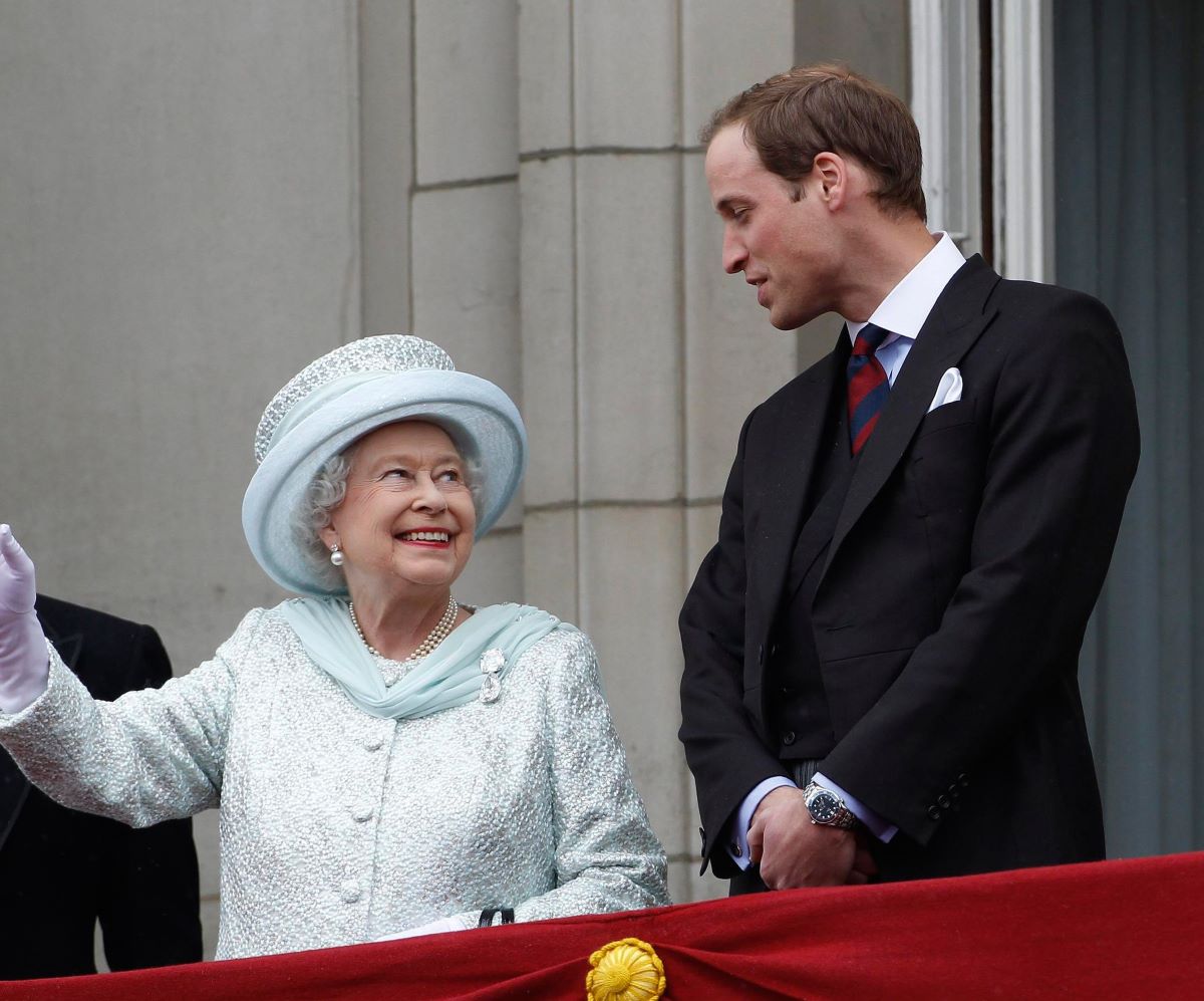 Prince William stands with Queen Elizabeth II on the balcony of Buckingham Palace during the finale of her Diamond Jubilee celebrations